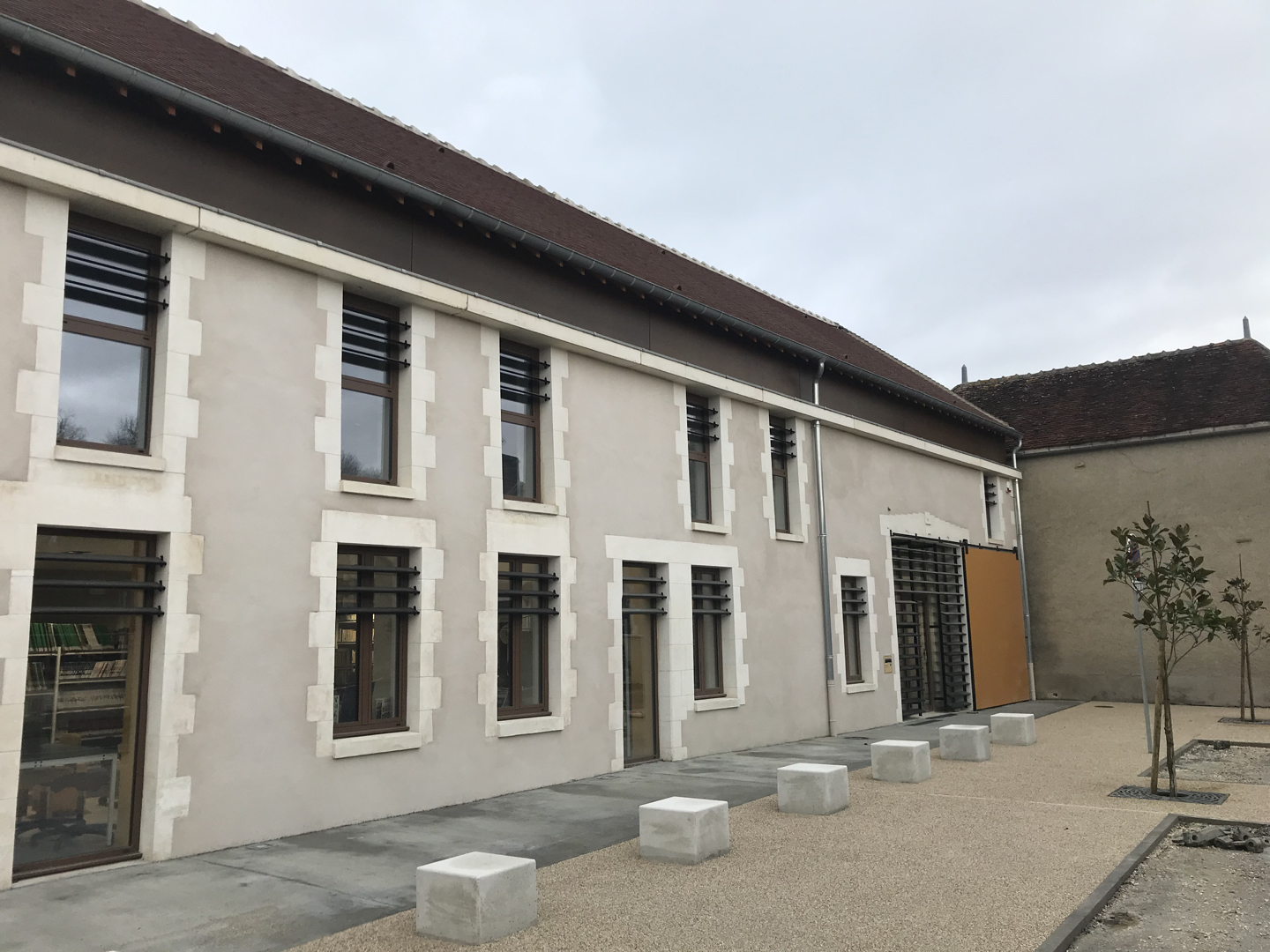 LOGEMENTS GROUPES ET MEDIATHEQUE